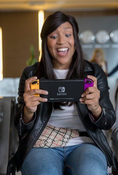 Игровая консоль Nintendo Switch (неоновый красный/неоновый синий) 45496453596 фото